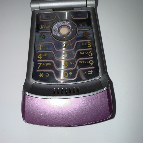Motorola RAZR V3 Pink-Verizon w/Charger Turns On“UNTESTED” Buy As Is Read Below - Picture 11 of 14